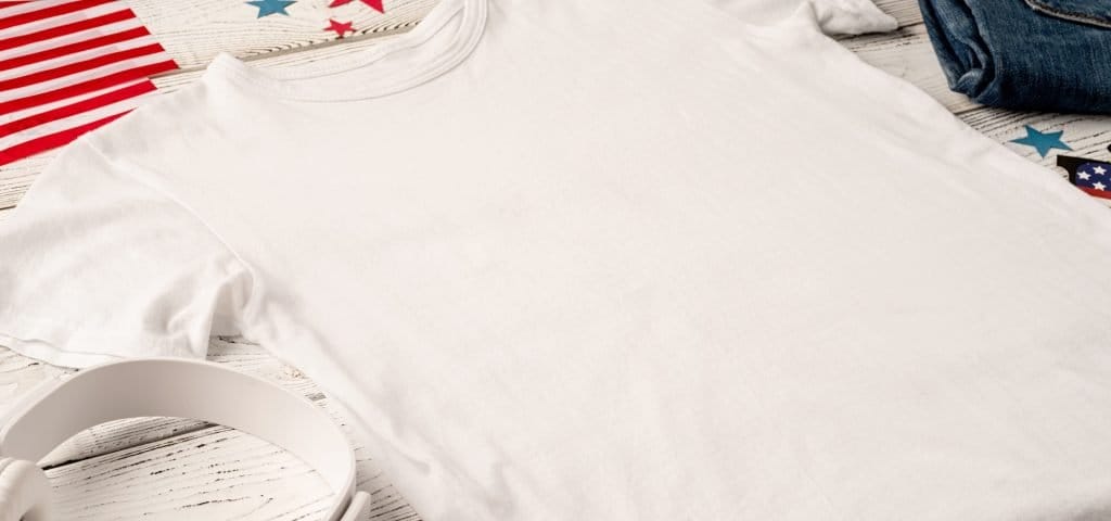 Mockup design white t shirt for logo