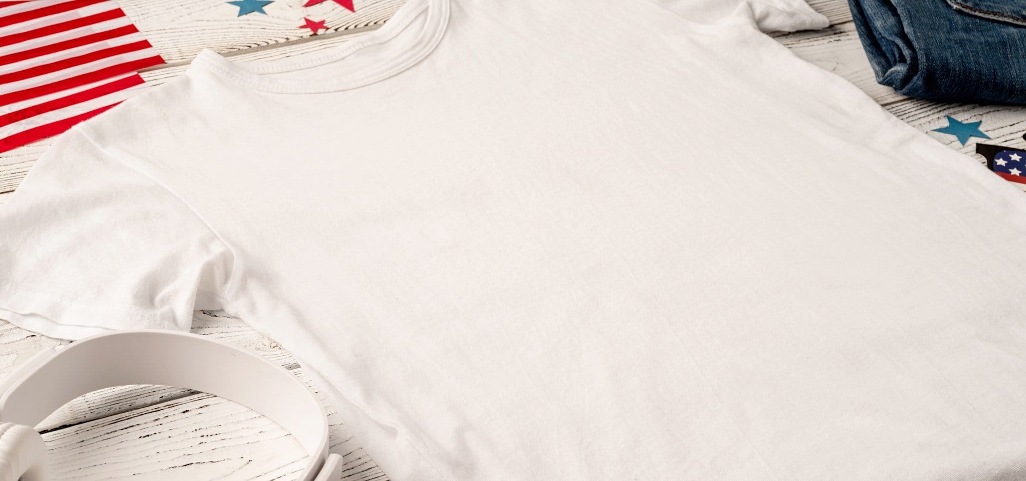 Mockup design white t shirt for logo